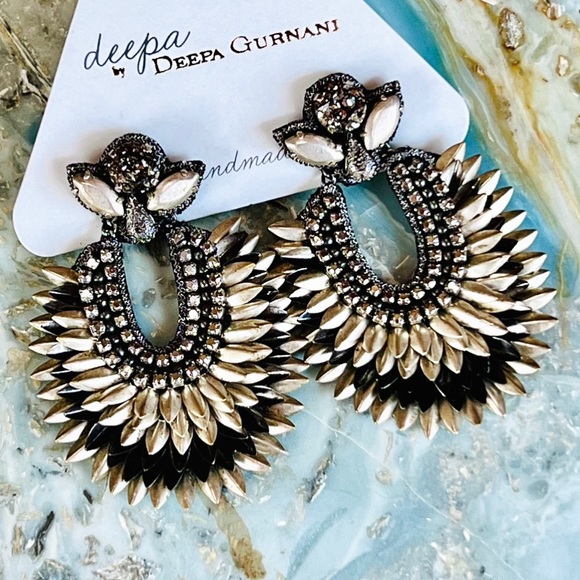 🌺🎉HP🎉🌺 NWT Deepa Gurnani Crystal Lotus Petal Chandeliers - Picture 14 of 16